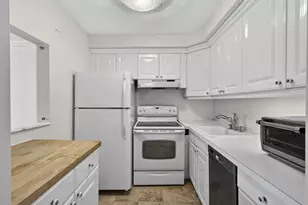 19 Hastings B, West Palm Beach, FL 33417 - Photo 1