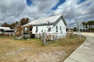 315 Avenue J, Moore Haven, FL 33471 - Photo 9