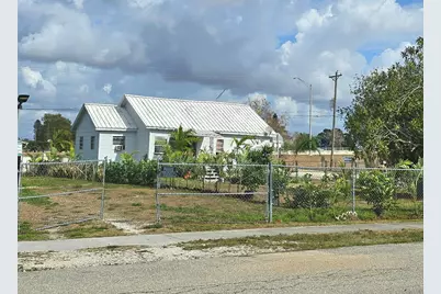 315 Avenue J, Moore Haven, FL 33471 - Photo 1