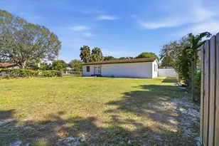 695 Dixie Ln, West Palm Beach, FL 33415 - Photo 5