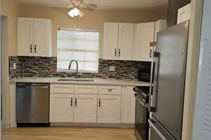 1212 Lakes End Dr, Fort Pierce, FL 34982 - Photo 9