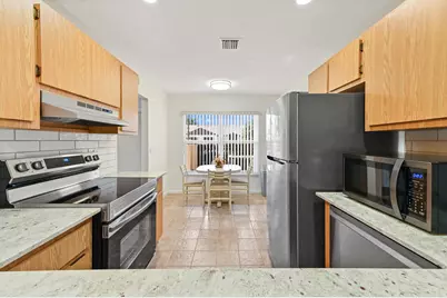 8515 Lake Point Court, Lake Worth, FL 33467 - Photo 11