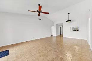 8515 Lakepoint Ct, Lake Worth, FL 33467 - Photo 5