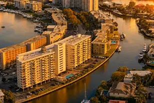 401 Golden Isles Dr, Hallandale Beach, FL 33009 - Photo 27