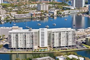 401 Golden Isles Dr, Hallandale Beach, FL 33009 - Photo 39