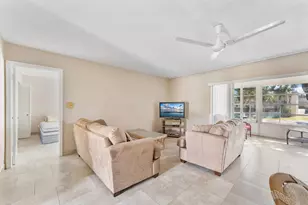 750 Lori Dr, Palm Springs, FL 33461 - Photo 5