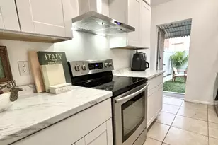 262 SE 9th Ave, Deerfield Beach, FL 33441 - Photo 3