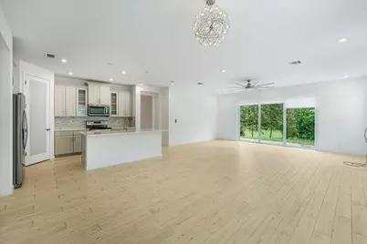 6818 Pointe Of Woods Drive, West Palm Beach, FL 33413 - Photo 7