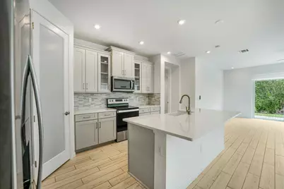 6818 Pointe Of Woods Drive, West Palm Beach, FL 33413 - Photo 3