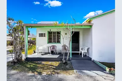318 N Lakeside Court, West Palm Beach, FL 33407 - Photo 9