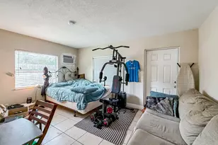 318 N Lakeside Ct, West Palm Beach, FL 33407 - Photo 19