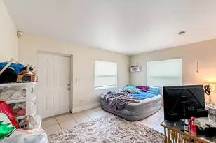 318 N Lakeside Ct, West Palm Beach, FL 33407 - Photo 19