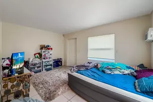 318 N Lakeside Ct, West Palm Beach, FL 33407 - Photo 13