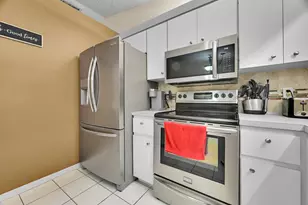 626 SW Cynthia St, Port Saint Lucie, FL 34983 - Photo 9