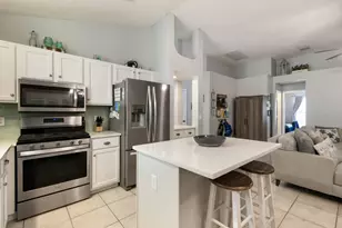 409 Woodview Cir, Palm Beach Gardens, FL 33418 - Photo 11