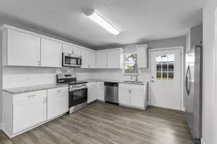 908 Landsdowne Dr, Sebastian, FL 32958 - Photo 1