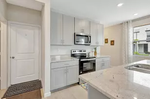 2401 SE Tarvest Wy, Stuart, FL 34997 - Photo 9