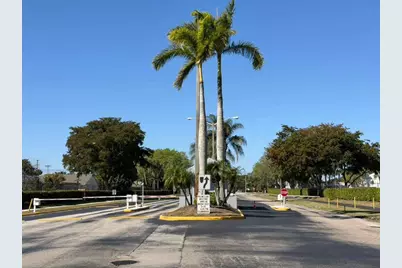 1017 Green Pine Boulevard #F, West Palm Beach, FL 33409 - Photo 3