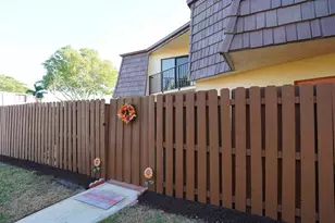 42 Springdale Cir, Palm Springs, FL 33461 - Photo 5