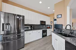 132 Las Brisas Cir, Hypoluxo, FL 33462 - Photo 11