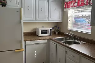 145 Lake Evelyn Dr, West Palm Beach, FL 33411 - Photo 5