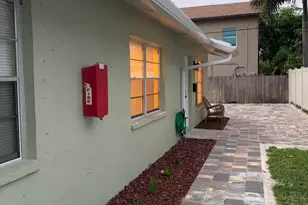 523 Colonial Rd, West Palm Beach, FL 33405 - Photo 11