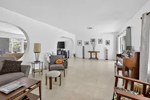 882 Azalea Ct, Plantation, FL 33317 - Photo 9