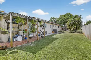 882 Azalea Ct, Plantation, FL 33317 - Photo 47