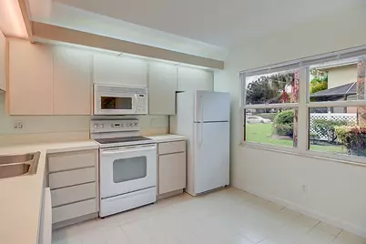 44 Essex Court #B, Royal Palm Beach, FL 33411 - Photo 11