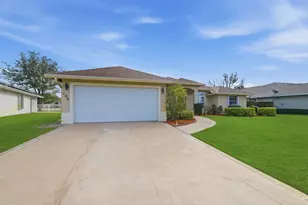 106 Locust Ln, West Palm Beach, FL 33411 - Photo 5