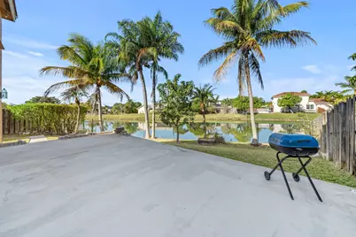 1895 Vista Way, Margate, FL 33063 - Photo 27