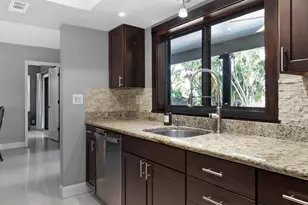 21 SE 14th St, Pompano Beach, FL 33060 - Photo 15