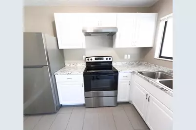 565 SE Thornhill Drive, Port Saint Lucie, FL 34983 - Photo 9