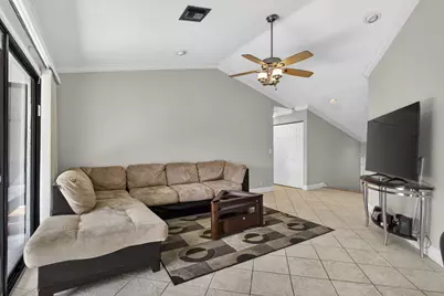 9 Lexington Lane E #F, Palm Beach Gardens, FL 33418 - Photo 3