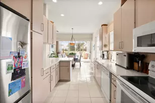 2013 Bedford Dr, Palm Beach Gardens, FL 33403 - Photo 9