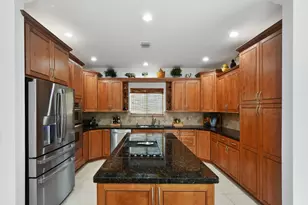 2801 Embassy Dr, West Palm Beach, FL 33401 - Photo 13