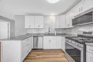 22644 St Thomas Cir, Lutz, FL 33549 - Photo 9