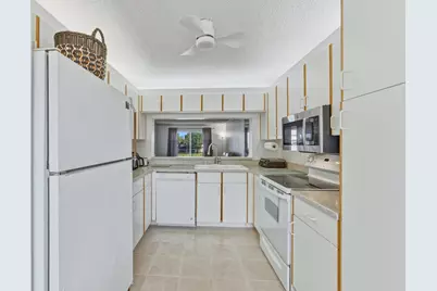 7292 S Devon Drive #302, Tamarac, FL 33321 - Photo 5