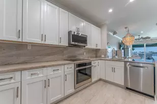 318 N Lake Dr, Lantana, FL 33462 - Photo 9