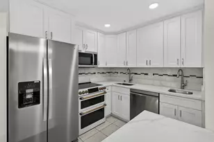 116 Oxford 200, West Palm Beach, FL 33417 - Photo 1