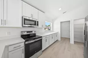 569 Dillard Dr SE, Palm Bay, FL 32909 - Photo 11