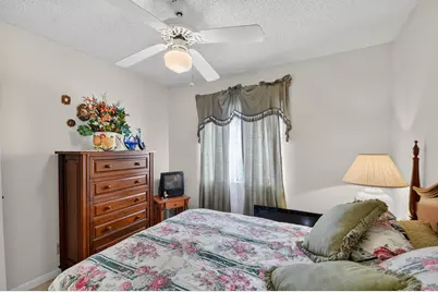 6049 Strawberry Lakes Circle, Greenacres, FL 33463 - Photo 31