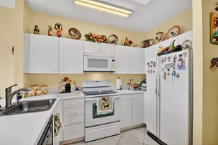 6049 Strawberry Lakes Cir, Lake Worth, FL 33463 - Photo 11