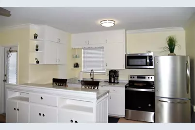 115 S Palmway #8, Lake Worth Beach, FL 33460 - Photo 3