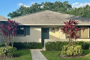 402 Club Dr, Palm Beach Gardens, FL 33418 - Photo 1