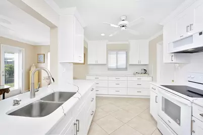 2392 SW 11th Avenue, Boynton Beach, FL 33426 - Photo 5