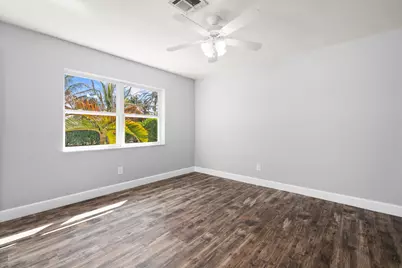 924 SE Dolphin Drive, Stuart, FL 34996 - Photo 9