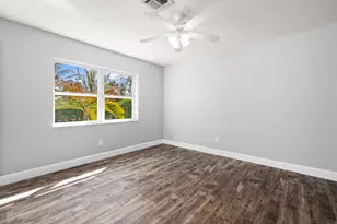 924 SE Dolphin Dr, Stuart, FL 34996 - Photo 9