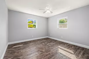 924 SE Dolphin Dr, Stuart, FL 34996 - Photo 21