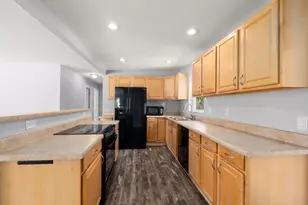 924 SE Dolphin Dr, Stuart, FL 34996 - Photo 13